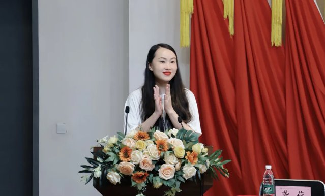 1782897559861152.png 师生党员代表齐聚会场