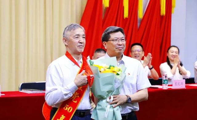 1782897779118337.png 校党委副书记